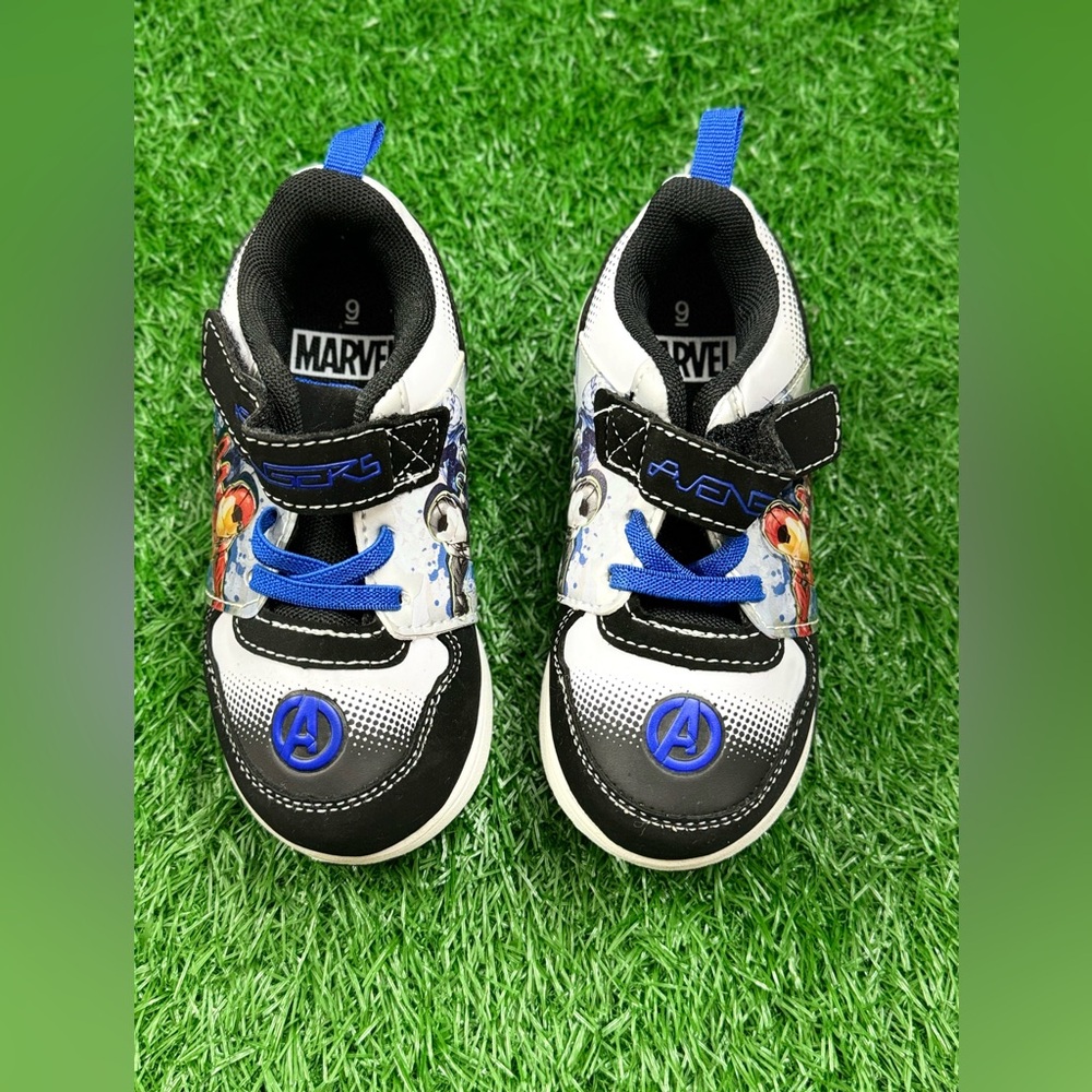 Marvel avengers kids shoes‎ Size 9